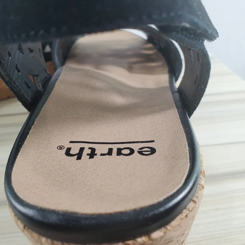 Earth Buran Rosa 8.5 Black Kid Suede Wedge Sandal T Strap Ankle Cork Cut Out